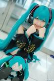 墨蓝色少女秀清纯