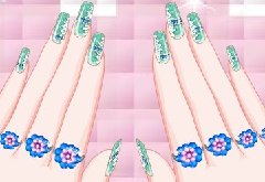 沙滩上美甲