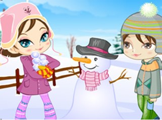 小情侣堆雪人
